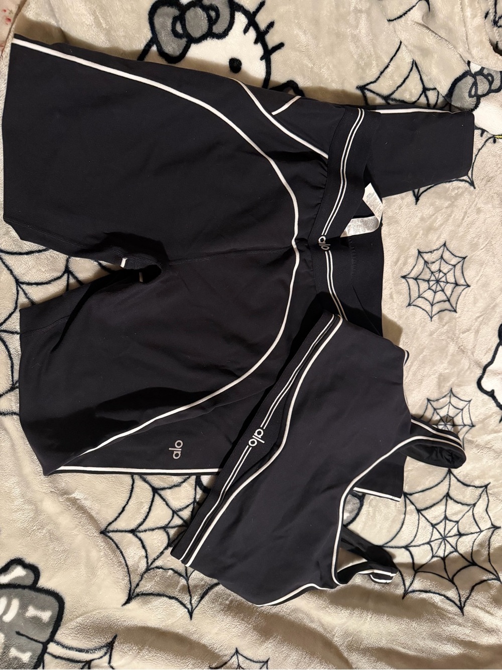ALO Yoga airbrush heart Black Sports Bra and leggings